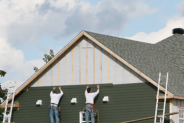 Professional Siding Installation technician working in Seminole, TX
